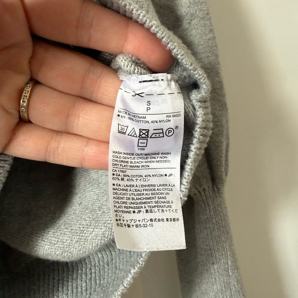 Banana Republic Heather Gray Knit Top - Picture 5 of 6